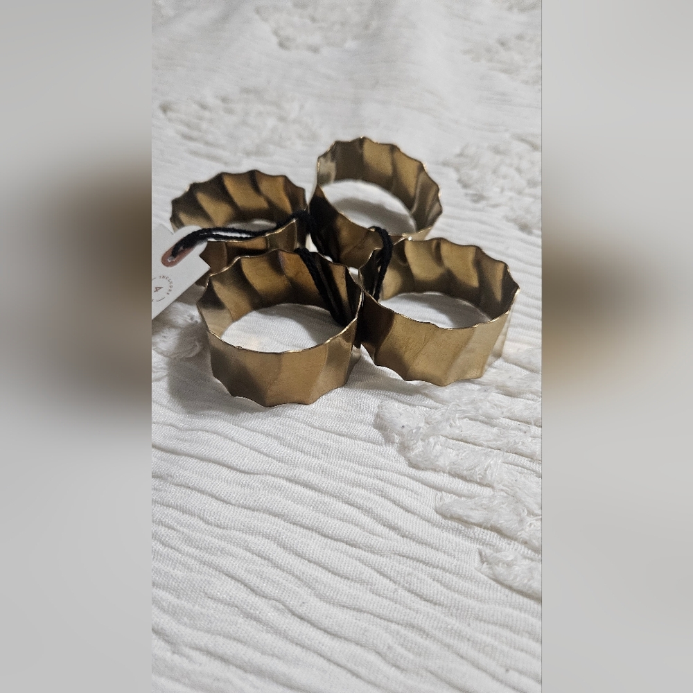 Hearth & Hand With Magnolia Brass Finish Napkin Ring Set.. New